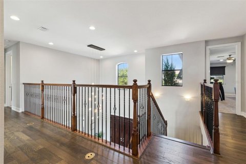 House in Orlando, Florida 5 bedrooms, 410.91 sq.m. № 2418340 - photo 28