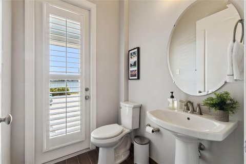 House in Orlando, Florida 5 bedrooms, 410.91 sq.m. № 2418340 - photo 26