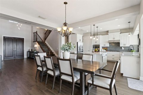 House in Orlando, Florida 5 bedrooms, 410.91 sq.m. № 2418340 - photo 12