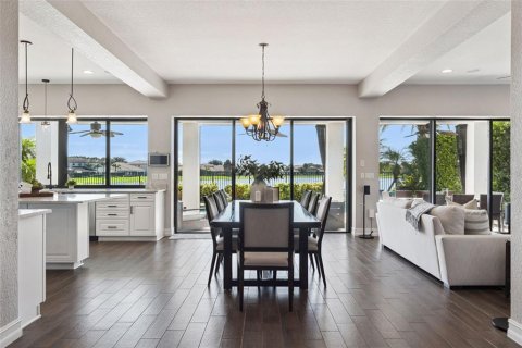 House in Orlando, Florida 5 bedrooms, 410.91 sq.m. № 2418340 - photo 8