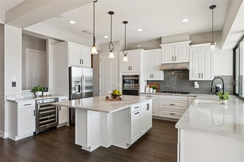 House in Orlando, Florida 5 bedrooms, 410.91 sq.m. № 2418340 - photo 16