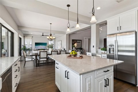 House in Orlando, Florida 5 bedrooms, 410.91 sq.m. № 2418340 - photo 14