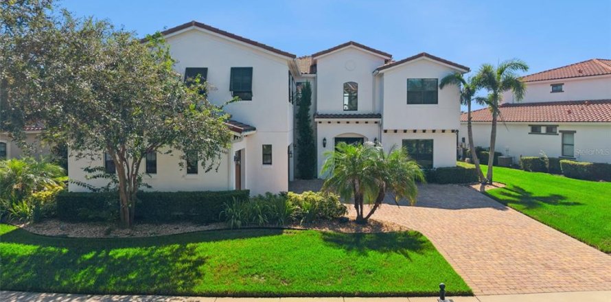 House in Orlando, Florida 5 bedrooms, 410.91 sq.m. № 2418340