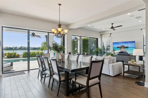 House in Orlando, Florida 5 bedrooms, 410.91 sq.m. № 2418340 - photo 11