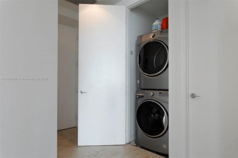 Copropriété à vendre à Miami, Floride: 2 chambres, 111.48 m2 № 2012138 - photo 7