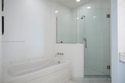 Copropriété à vendre à Miami, Floride: 2 chambres, 111.48 m2 № 2012138 - photo 13