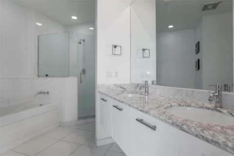 Copropriété à vendre à Miami, Floride: 2 chambres, 111.48 m2 № 2012138 - photo 12