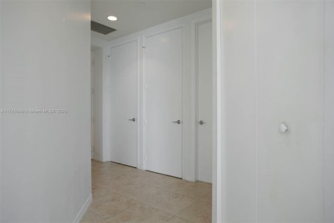 Copropriété à vendre à Miami, Floride: 2 chambres, 111.48 m2 № 2012138 - photo 6