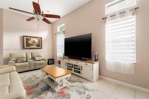 Villa ou maison à vendre à Coral Springs, Floride: 4 chambres, 251.02 m2 № 2053138 - photo 12