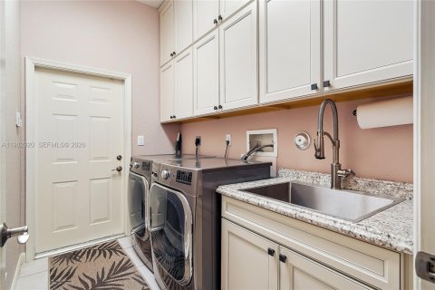 Villa ou maison à vendre à Coral Springs, Floride: 4 chambres, 251.02 m2 № 2053138 - photo 28