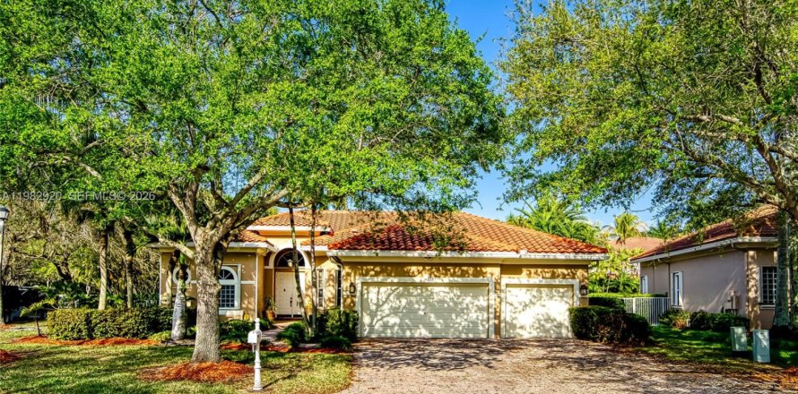 Villa ou maison à Coral Springs, Floride 4 chambres, 251.02 m2 № 2053138