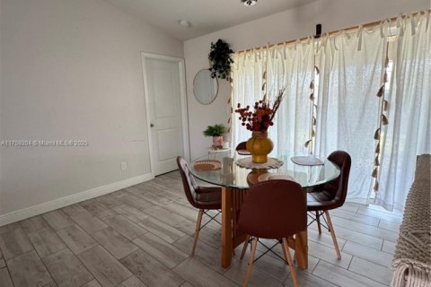 Купить виллу или дом в Кейп-Корал, Флорида 4 спальни, № 1939399 - фото 4