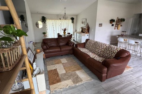 Купить виллу или дом в Кейп-Корал, Флорида 4 спальни, № 1939399 - фото 3