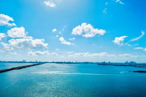 Condominio en Miami, Florida, 2 dormitorios  № 2010653