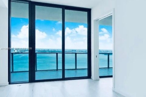 Condominio en alquiler en Miami, Florida, 2 dormitorios, 106.19 m2 № 2010653 - foto 4