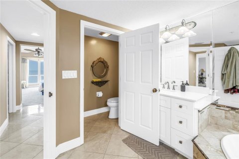 Condominio en venta en North Redington Beach, Florida, 3 dormitorios, 206.89 m2 № 2117752 - foto 20