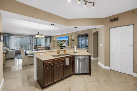 Condominio en venta en North Redington Beach, Florida, 3 dormitorios, 206.89 m2 № 2117752 - foto 9