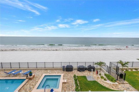 Condominio en venta en North Redington Beach, Florida, 3 dormitorios, 206.89 m2 № 2117752 - foto 2