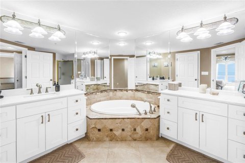 Condominio en venta en North Redington Beach, Florida, 3 dormitorios, 206.89 m2 № 2117752 - foto 19
