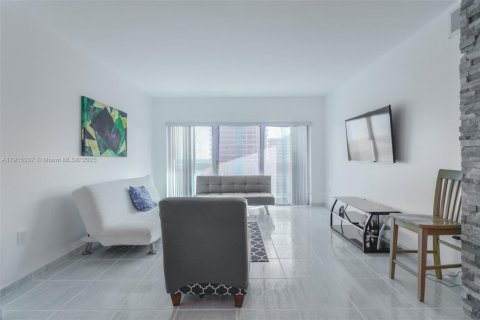 Condo in Hallandale Beach, Florida, 1 bedroom  № 1971420 - photo 5