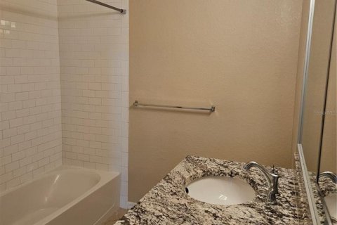 Condominio en alquiler en Sarasota, Florida, 2 dormitorios, 103.68 m2 № 1909709 - foto 12