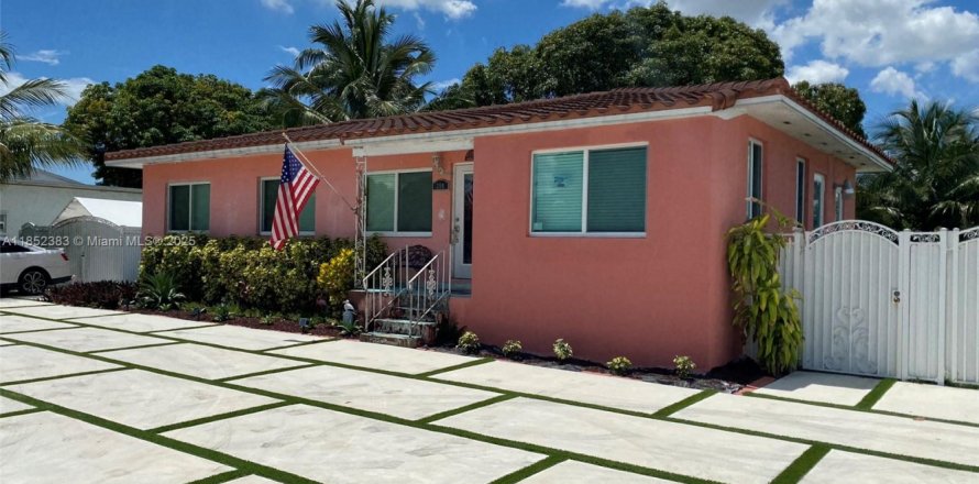 House in Hialeah, Florida 3 bedrooms, 117.71 sq.m. № 1877765