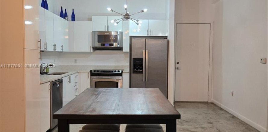 Condo in Miami, Florida, 1 bedroom  № 2035729