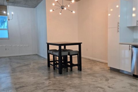 Condo in Miami, Florida, 1 bedroom  № 2035729 - photo 4