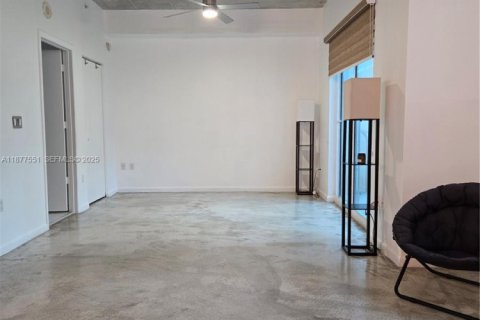 Condo in Miami, Florida, 1 bedroom  № 2035729 - photo 16
