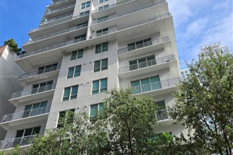 Condo in Miami, Florida, 1 bedroom  № 2035729 - photo 2