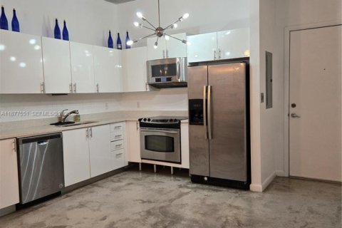 Condo in Miami, Florida, 1 bedroom  № 2035729 - photo 3