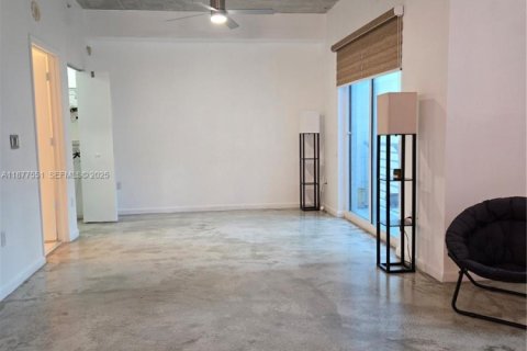 Condo in Miami, Florida, 1 bedroom  № 2035729 - photo 7