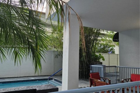 Condo in Miami, Florida, 1 bedroom  № 2035729 - photo 20