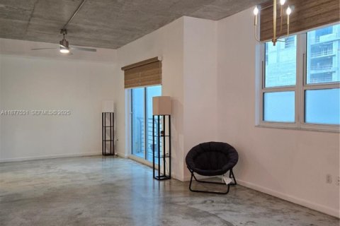 Condo in Miami, Florida, 1 bedroom  № 2035729 - photo 10