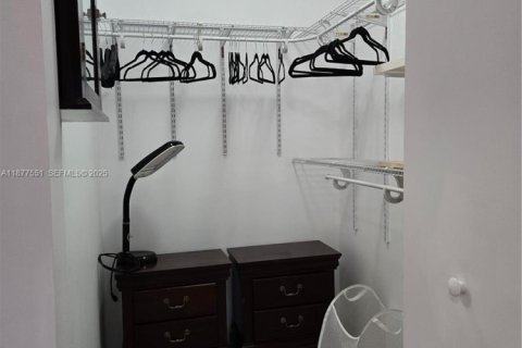 Condo in Miami, Florida, 1 bedroom  № 2035729 - photo 12