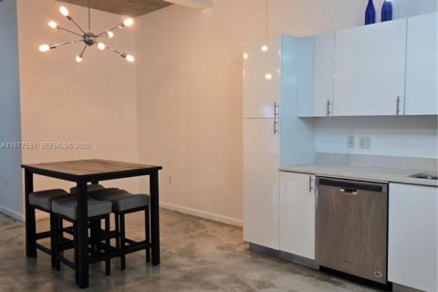 Condo in Miami, Florida, 1 bedroom  № 2035729 - photo 17