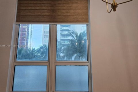 Condo in Miami, Florida, 1 bedroom  № 2035729 - photo 18