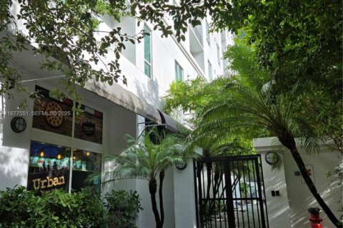 Condo in Miami, Florida, 1 bedroom  № 2035729 - photo 27