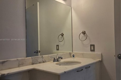 Condo in Miami, Florida, 1 bedroom  № 2035729 - photo 14