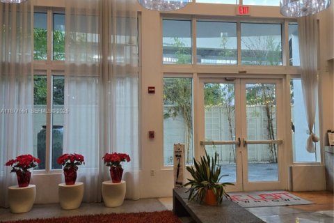 Condo in Miami, Florida, 1 bedroom  № 2035729 - photo 21