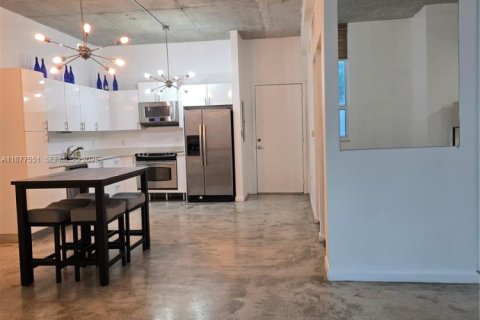 Condo in Miami, Florida, 1 bedroom  № 2035729 - photo 9