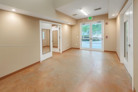 Immobilier commercial à vendre à Miami, Floride № 1954250 - photo 4