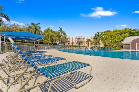 Condo in Tamarac, Florida, 2 bedrooms  № 1867750 - photo 6