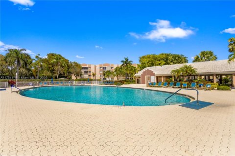 Condo in Tamarac, Florida, 2 bedrooms  № 1867750 - photo 5