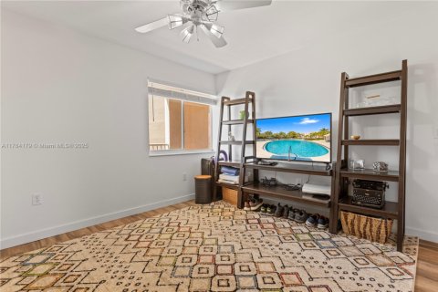 Condo in Tamarac, Florida, 2 bedrooms  № 1867750 - photo 11