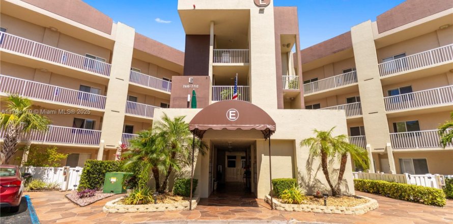 Condo in Tamarac, Florida, 2 bedrooms  № 1867750