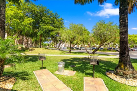 Condo in Tamarac, Florida, 2 bedrooms  № 1867750 - photo 2