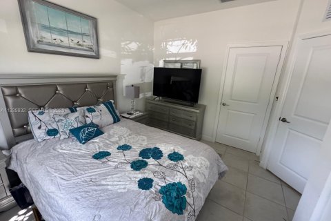Touwnhouse à vendre à Miami, Floride: 3 chambres, 116.69 m2 № 1997948 - photo 4