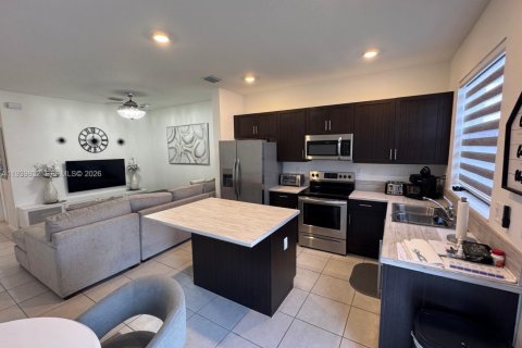 Touwnhouse à vendre à Miami, Floride: 3 chambres, 116.69 m2 № 1997948 - photo 6