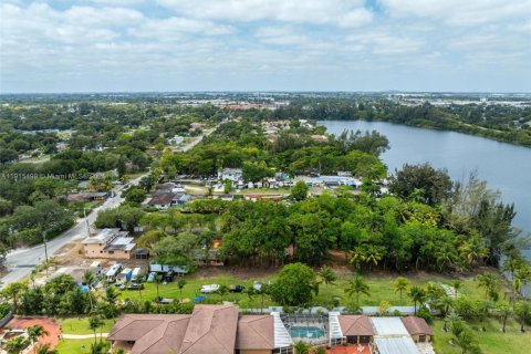 Villa ou maison à vendre à Miami, Floride: 5 chambres, 403.75 m2 № 2054465 - photo 11